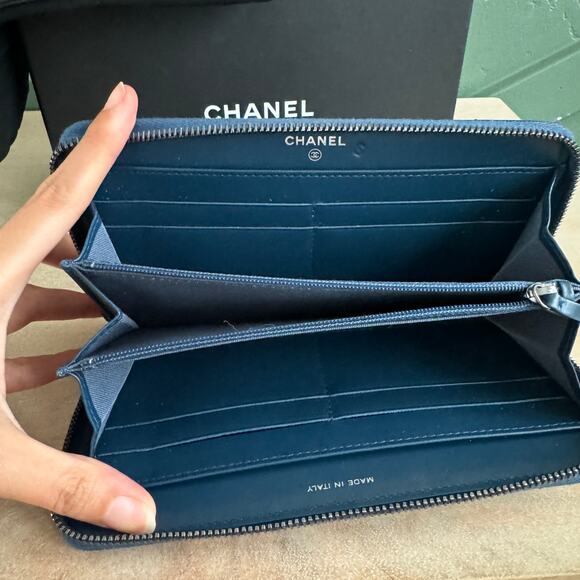 EUC Chanel Zip Around Caviar Blue Leather Wallet Aged Silver HW - Picture 9 of 13